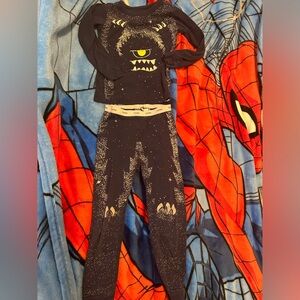 BabyGap Boys’ Glow-In-The-Dark Pajama Set